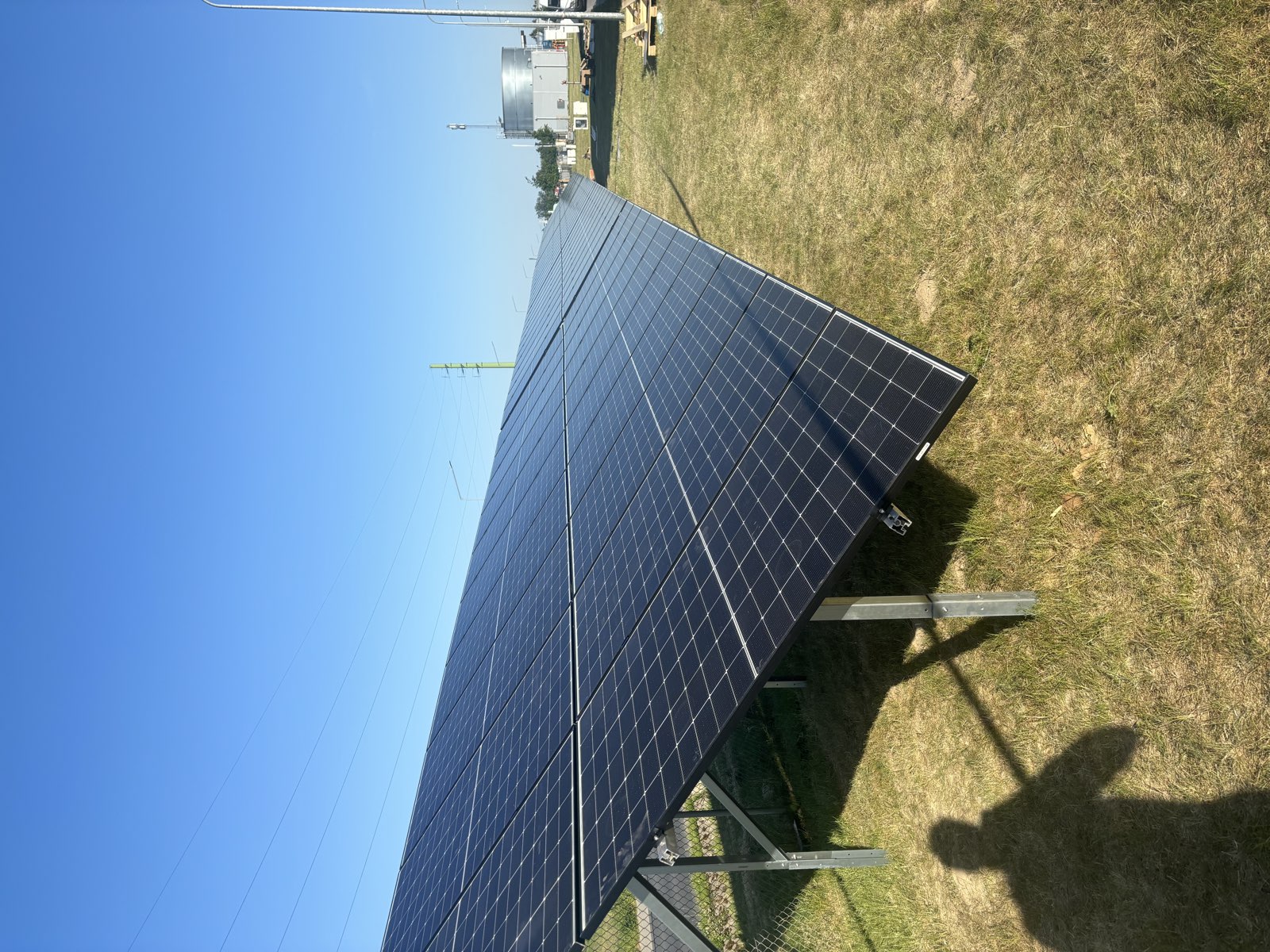 Naziemna instalacja fotowoltaiczna na konstrukcji stalowej